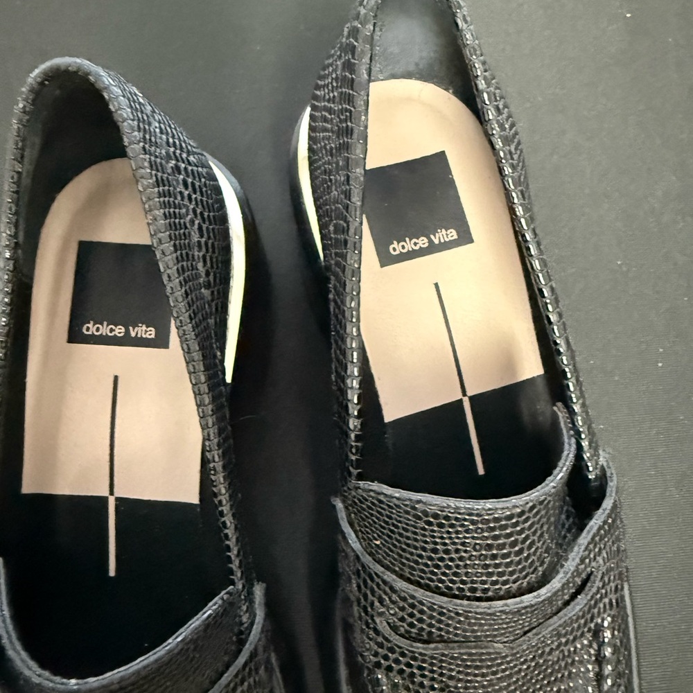 Black Textured platform Women's Loafers (don’t know size assuming 6 or 6 /2) - Picture 9 of 12